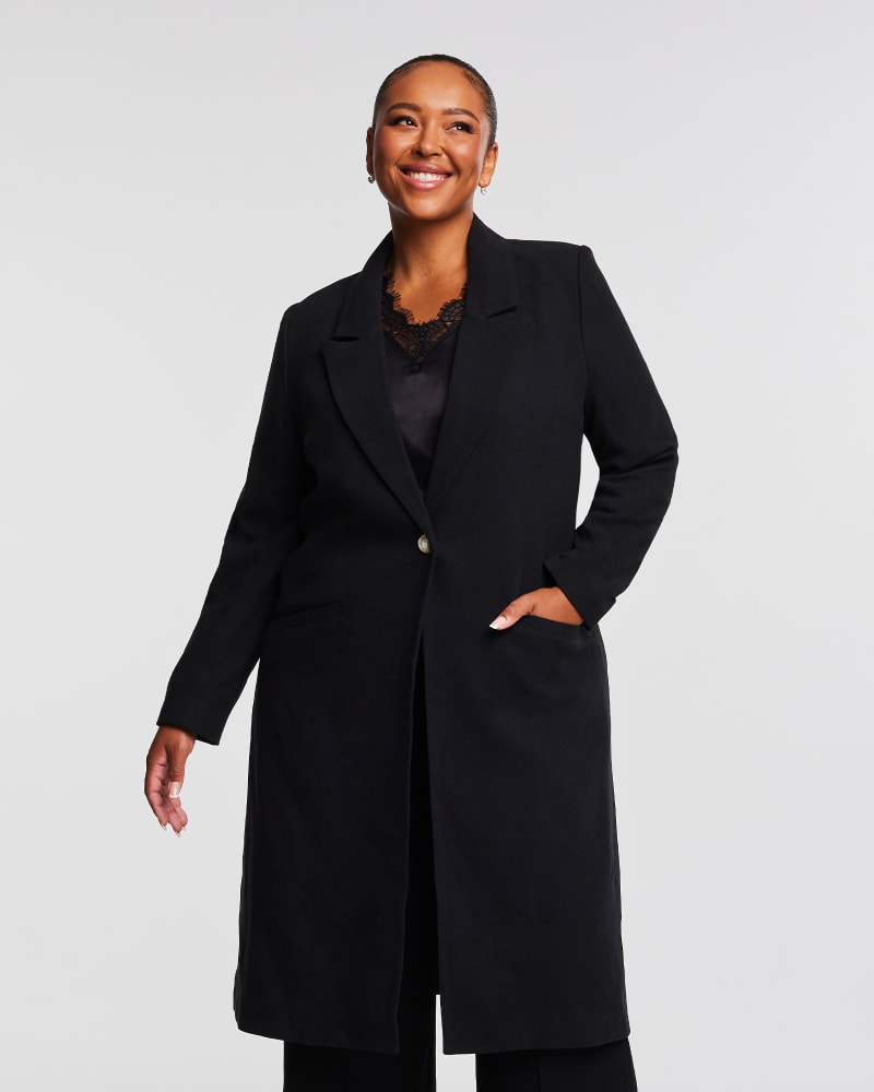 Front of a model wearing a size 24W Long Line Coat in BLACK by Estelle. | dia_product_style_image_id:315605